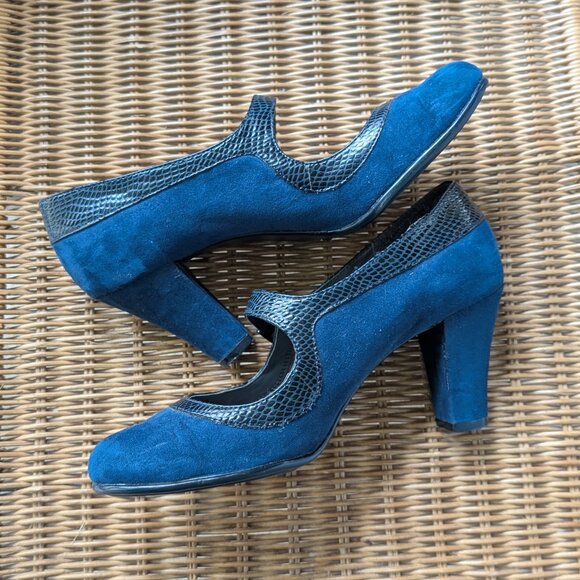 A2 by Aerosoles Navy Suede Mary Jane Pumps Size 9.5 EUC Comfortable Heels - Picture 1 of 12